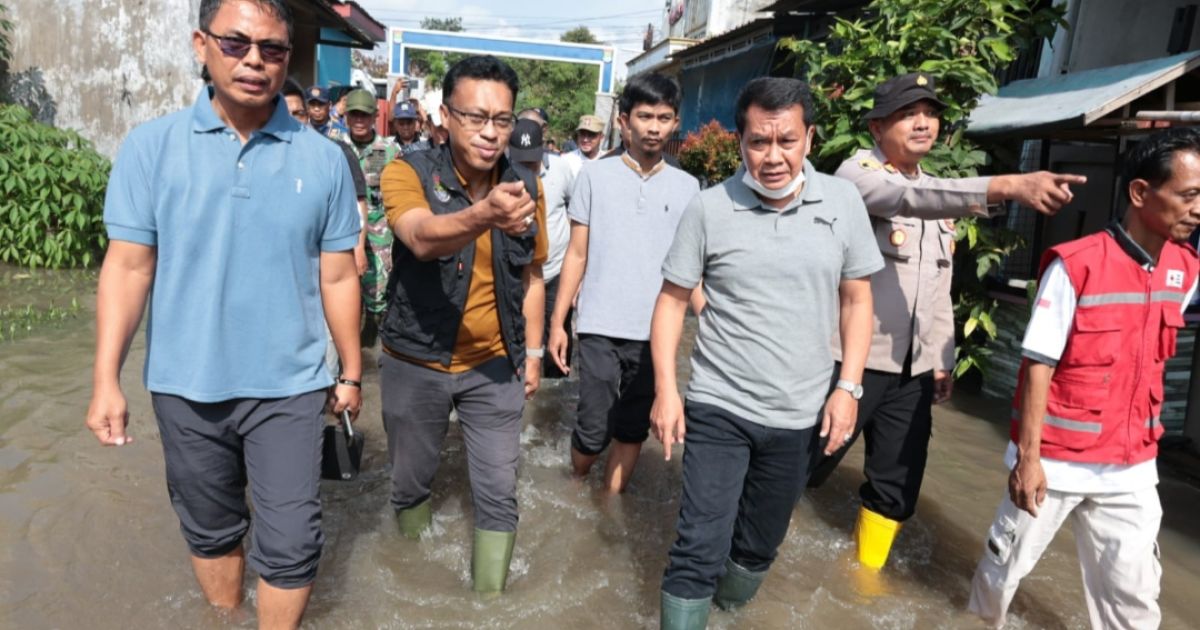 Camat Rajeg dan Bupati Tangerang Tinjau Banjir di Desa Rajeg Mulya