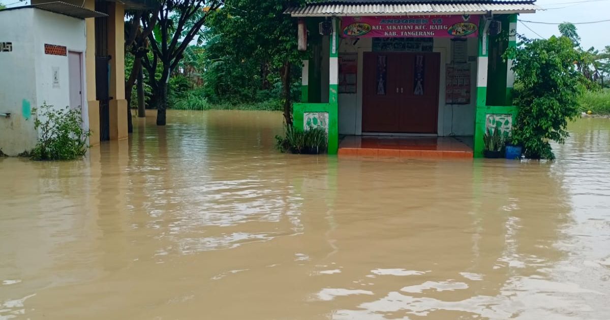 Taman Akasia Sukatani Rajeg Dikepung Banjir, Pemda Tangerang Diminta Segera Bongkar Gorong-gorong Jalan Batu Nunggul Jadikan Jembatan