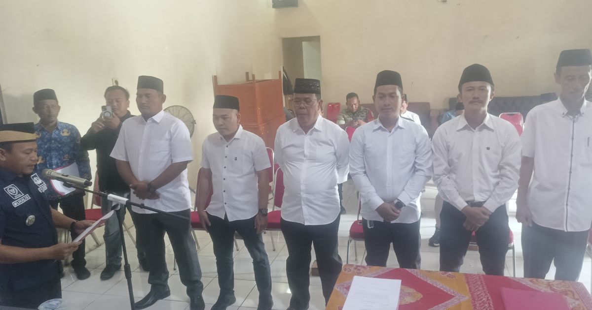 Kepala Desa Sukasari Melantik Ketua RT dan RW Cluster Kuta Perumahan Griya Artha Sukaksari Residen