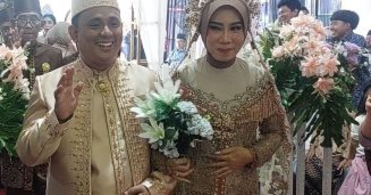 Iyal Faris Ahmad Syakib & Runti Widiarwati Resmi Menikah dengan Adat Pati, Ahmad Putra: Jadilah Keluarga Sakinah Penuh Berkah