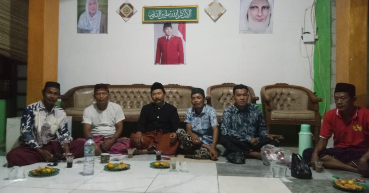Ustadz Syahroni/Ki Bonang Pimpin Kegiatan Ziarah Kubur Malam Jumat
