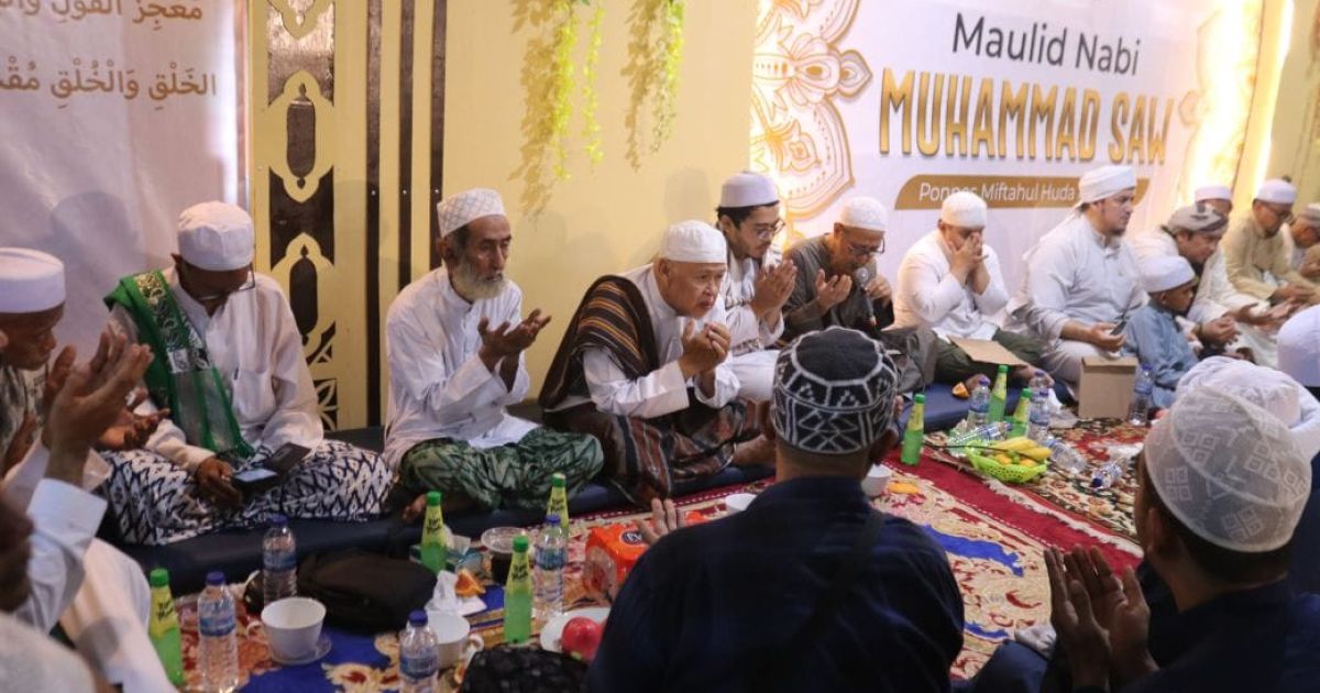 Maulid Nabi di Ponpes Miftahul Huda Annidzom, Ribuan Jamaah dan Puluhan Habaib Serukan Keteladanan Rasulullah